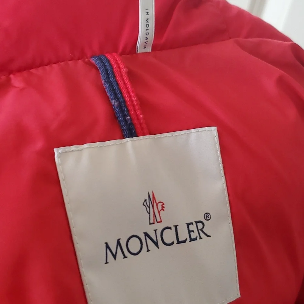 Moncler jacket size 10 with feathers hat around the hat - Picture 12 of 15